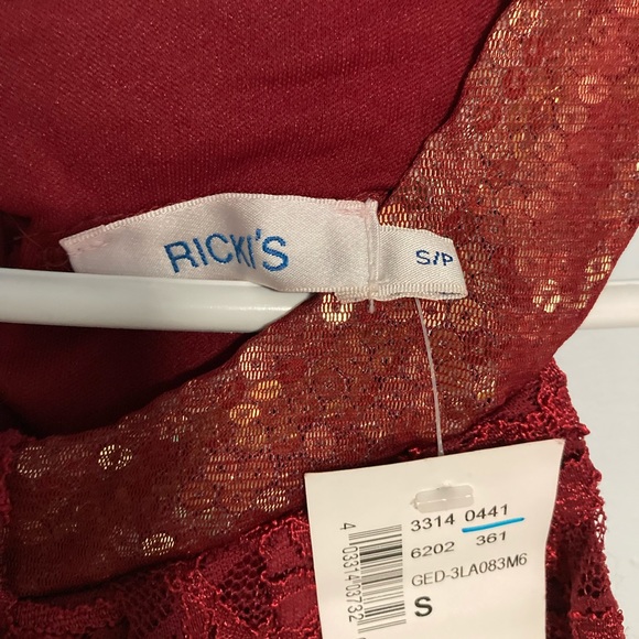 NWT Ricki’s Red Floral Lace Top - Picture 4 of 4
